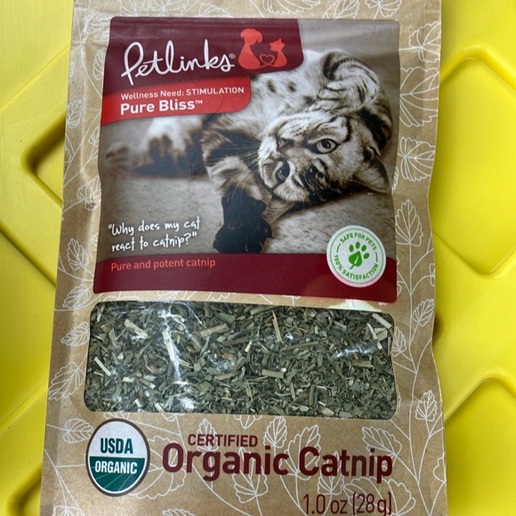 Organic catnip & Dr. Elsey's Ultra Litter Attractant - Picture 10 of 15